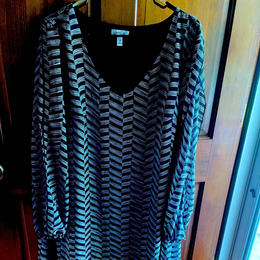 Speeckless Black & white patterned dress.